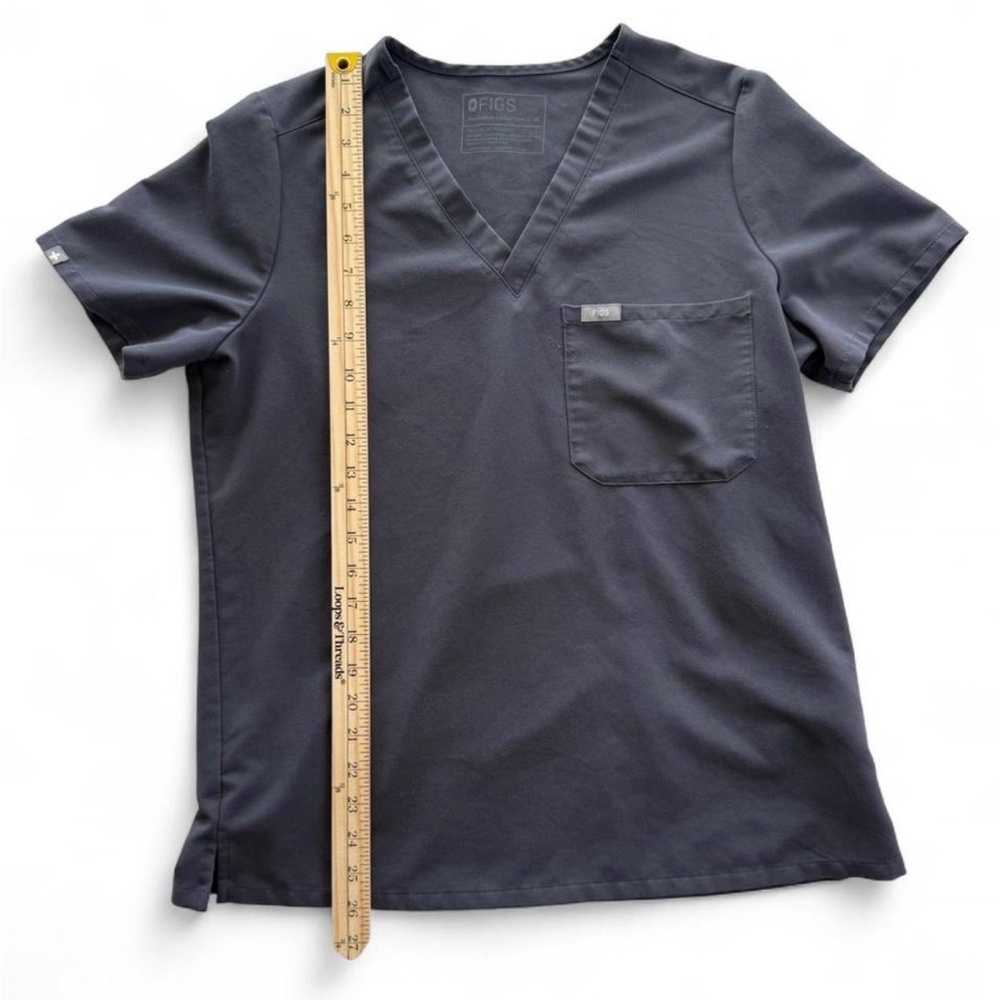 Women’s FIGS Dark Grey Medical Technical Collection V Neck Scrub Top - Picture 3 of 4